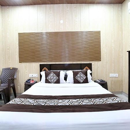 Oyo 8105 Royale Guest House Ludhiana Bagian luar foto