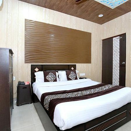 Oyo 8105 Royale Guest House Ludhiana Bagian luar foto