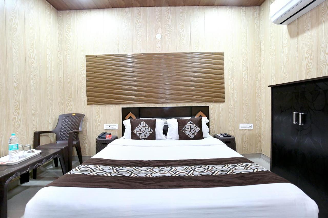 Oyo 8105 Royale Guest House Ludhiana Bagian luar foto