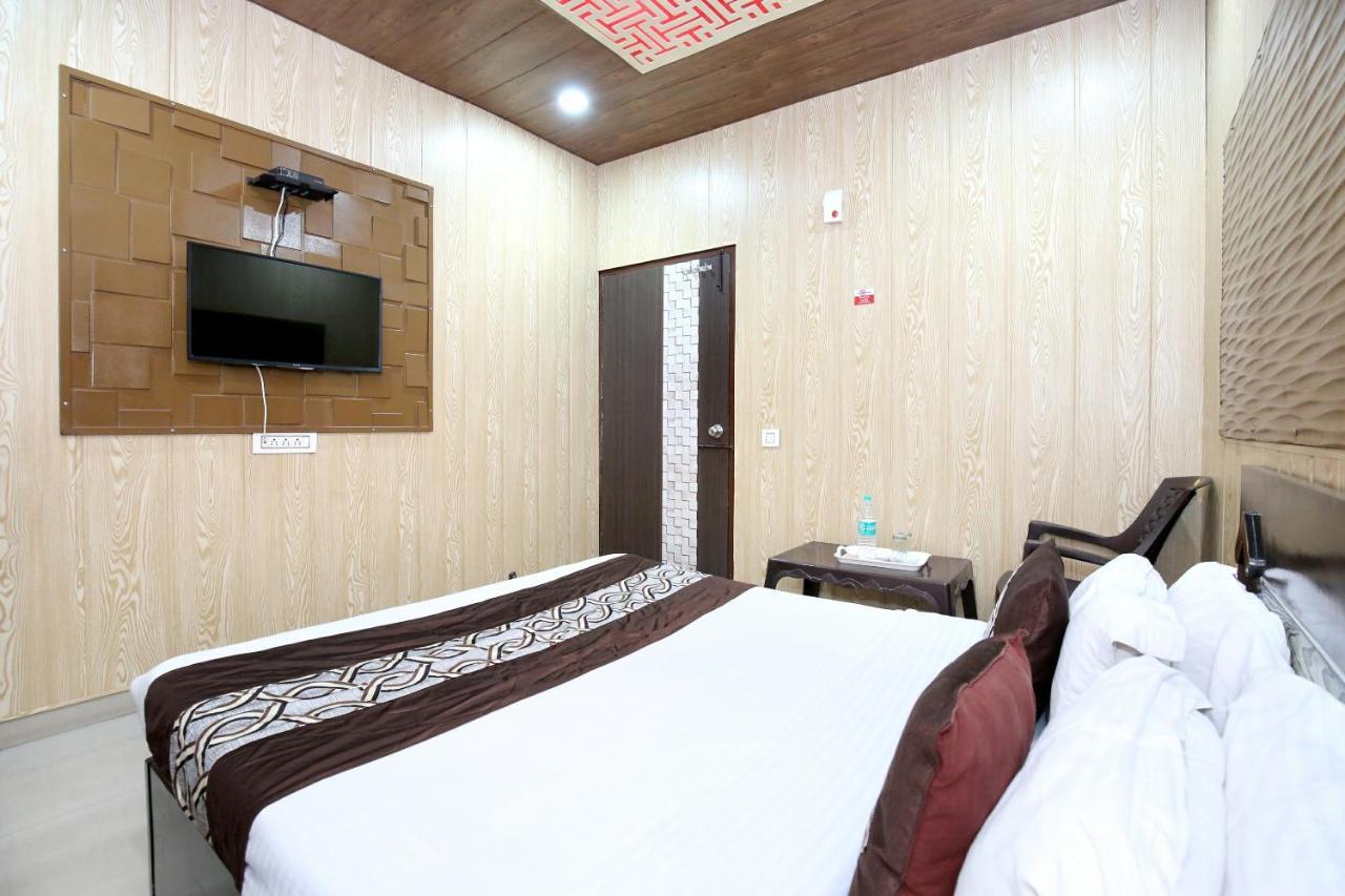 Oyo 8105 Royale Guest House Ludhiana Bagian luar foto