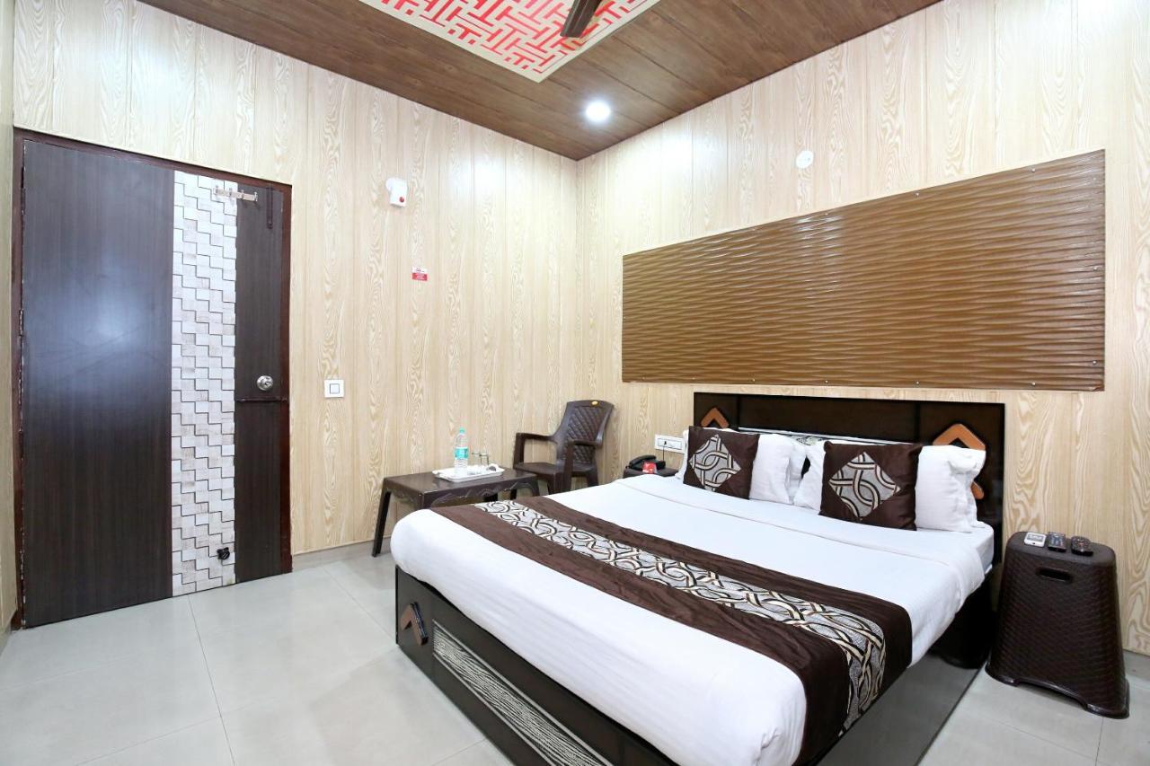 Oyo 8105 Royale Guest House Ludhiana Bagian luar foto