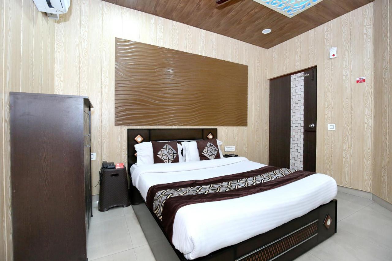 Oyo 8105 Royale Guest House Ludhiana Bagian luar foto