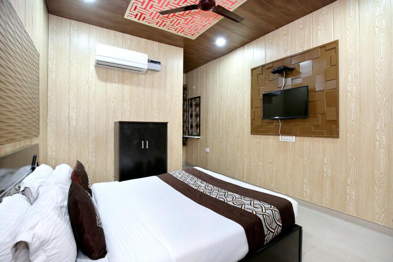 Oyo 8105 Royale Guest House Ludhiana Bagian luar foto