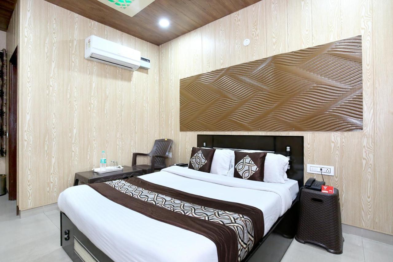 Oyo 8105 Royale Guest House Ludhiana Bagian luar foto