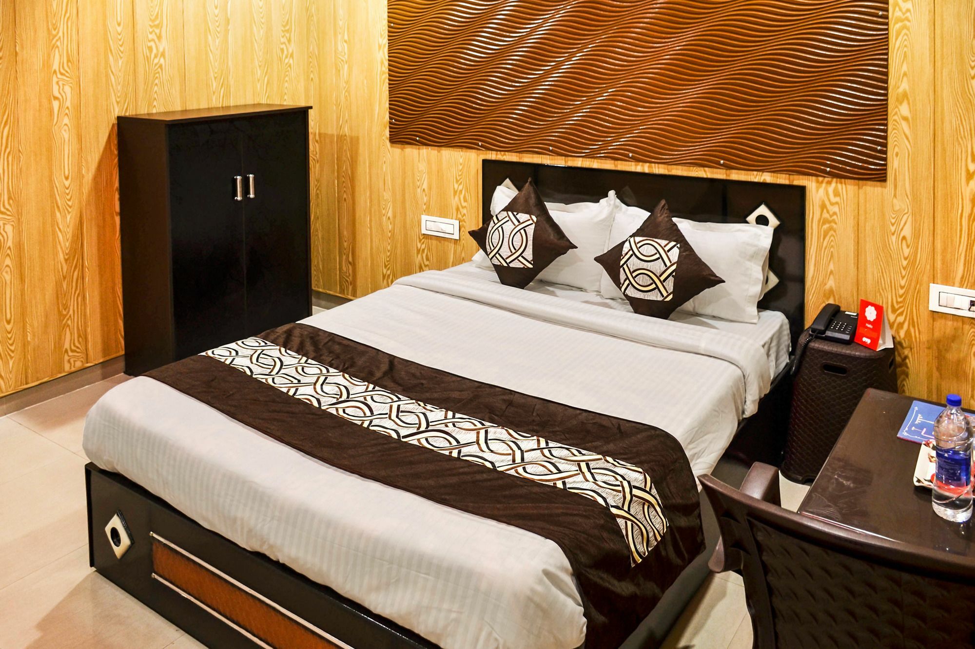 Oyo 8105 Royale Guest House Ludhiana Bagian luar foto